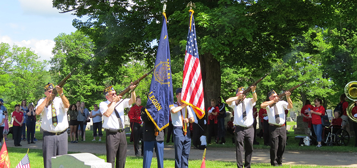 Oxford Memorial Day Parade and services on Monday